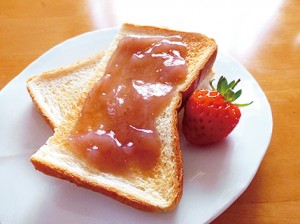 76食パンといちごあん