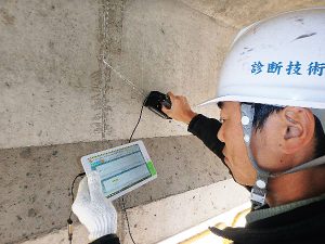 メンバーは社長を含めて10人。30~50代の経験豊富な社員が活躍している。