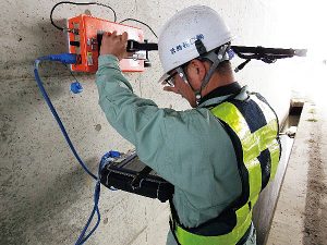 メンバーは社長を含めて10人。30~50代の経験豊富な社員が活躍している。