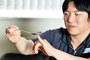 山崎金属工業株式会社 中村係長