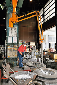 武合金株式会社 導入したエアーバランサー