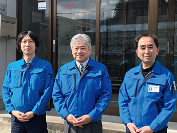 代表取締役社長 鈴木 裕 氏、技術部長 齋藤 隆 氏、開発課 田村 勝義 氏