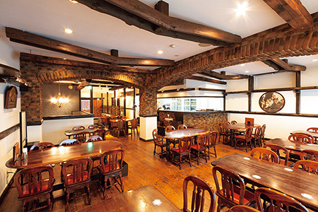 ビーツーが運営する「BADEN BADEN」の内観