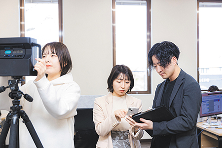 メタバース開発に取り組む様子