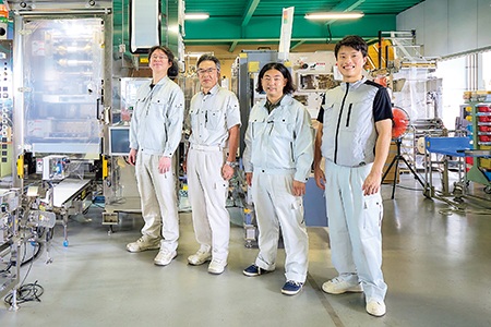 制御設計部 課長 博士(工学) 井口 大亮 氏 企画開発部 研究開発室 室長・課長代理 澤田 恒輝 氏