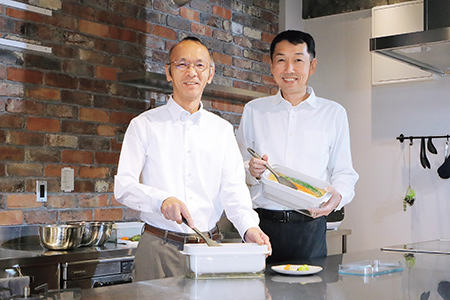 開発部 広報PR課 課長 近藤 貞敬 氏と商品開発課 リーダー 深澤 孝良 氏