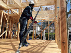 株式会社ナカヤ【木造建築に不可欠な、「屋起こし」作業用の工具。ユーザーの声に応える形で画期的なブラッシュアップに成功】